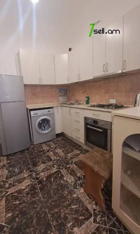 3 սենյականոց բնակարան Խորենացու փողոցում, 90 ք.մ., 3/5 հարկ, կապիտալ վերանորոգված, քարե շենք