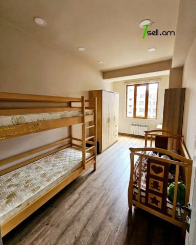 4 սենյականոց բնակարան նորակառույց շենքում Նիկողայոս Ադոնցի փողոցում, 121 ք.մ., 2 սանհանգույց