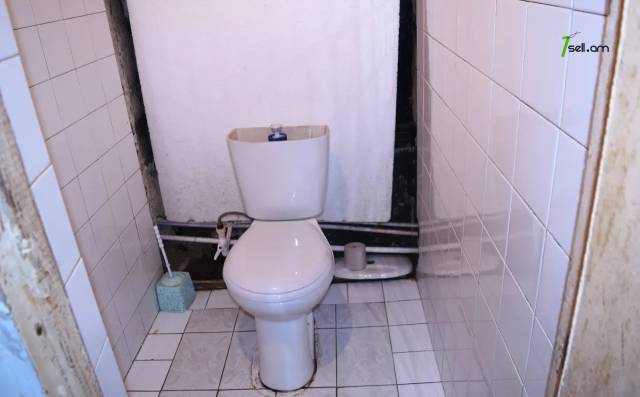 Երկու հարկանի քարե տուն, Վ. Սարգսյան 2-րդ թաղամաս Գյումրիում, 213 ք.մ., 2 սանհանգույց