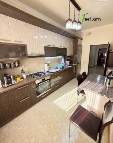 3 սենյականոց բնակարան նորակառույց շենքում Ծարավ աղբյուրի փողոցում, 101 ք.մ., 9/16 հարկ