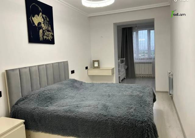 3 սենյականոց բնակարան Շահումյանի 1-ին փողոցում, 60 քմ, եվրովերանորոգված, քարե շենք