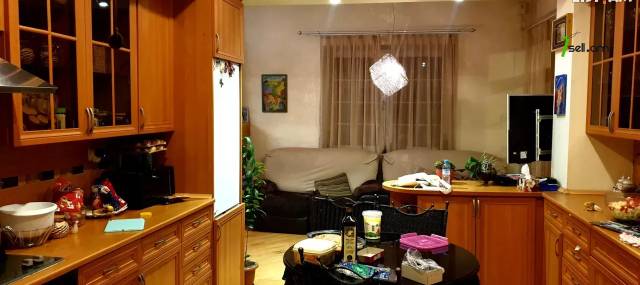 Մեկ հարկանի քարե տուն, Վահագնի Թաղամաս Աջափնյակում, 1600 ք.մ., 2 սանհանգույց, եվրովերանորոգված