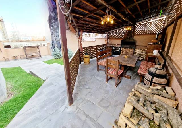 Երկու հարկանի տուն Հրաչյա Աճառյան փողոցում Ավանում, 440 ք.մ., 2 սանհանգույց, կապիտալ վերանորոգված