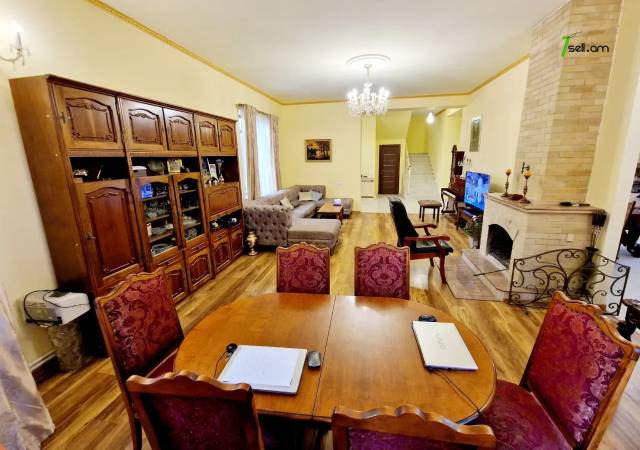 Երկու հարկանի տուն Հրաչյա Աճառյան փողոցում Ավանում, 440 ք.մ., 2 սանհանգույց, կապիտալ վերանորոգված