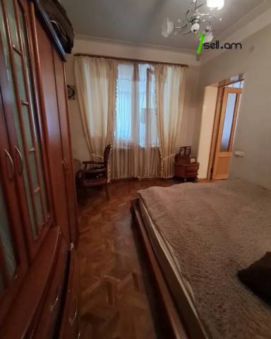 3 սենյականոց բնակարան Պարոնյան փողոցում, 95 ք.մ., բարձր առաստաղներ, 2/5 հարկ, կապիտալ վերանորոգված