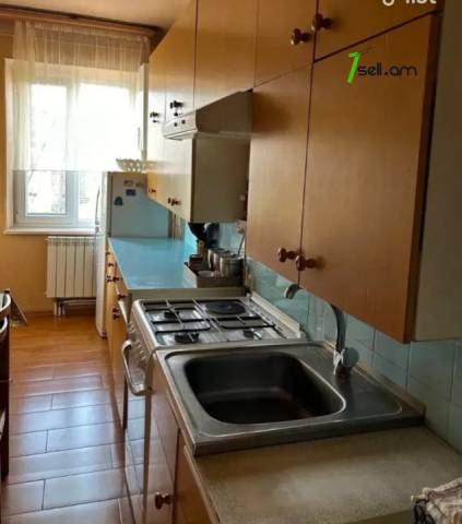 3 սենյականոց բնակարան, Հարավ Արևմտյան Բ2 թաղամաս, 73 քմ, նախավերջին հարկ, 2 սանհանգույց