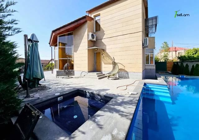 Երկու հարկանի տուն Բագրևանդի 20-րդ փողոցում Նոր Նորքում, 1830 ք.մ., 3+ սանհանգույց