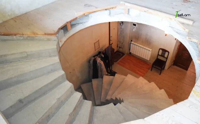 5 սենյականոց բնակարան Ավետիք Իսահակյանի փողոցում, 227 ք.մ., 2 սանհանգույց, բարձր առաստաղներ