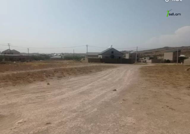 Հողատարածք բնակելի շինությունների համար Զովունիում, 1000 քմ