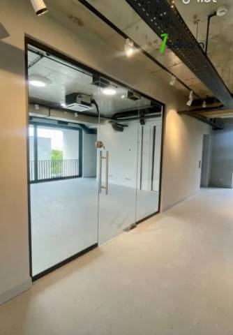 Բազմաֆունկցիոնալ գույք Ոսկերիչների փողոցում կենտրոնում, 150 քմ