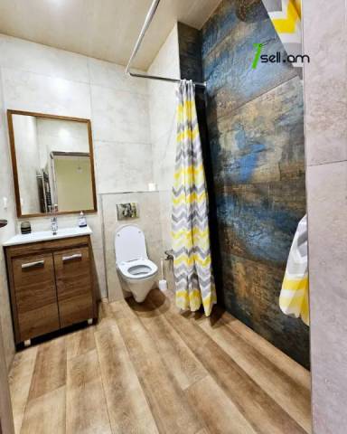 Երկու հարկանի տուն, Գ-1 թաղամաս Աջափնյակում, 552 ք.մ., 2 սանհանգույց, կապիտալ վերանորոգված