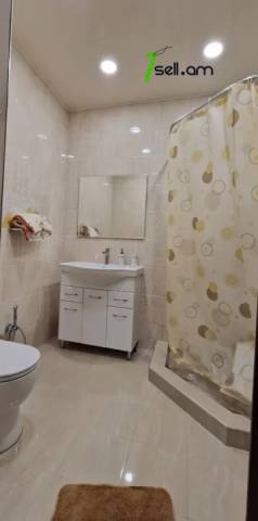 Մեկ հարկանի քարե տուն, Գ-1 թաղամաս Աջափնյակում, 500 ք.մ., 3+ սանհանգույց