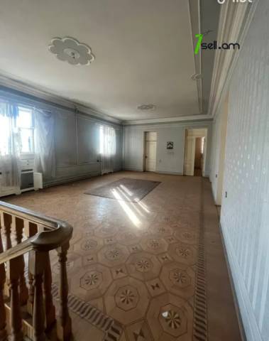 Երկու հարկանի քարե տուն Աբովյանում, 1170 ք.մ., 2 սանհանգույց, մասնակի վերանորոգում