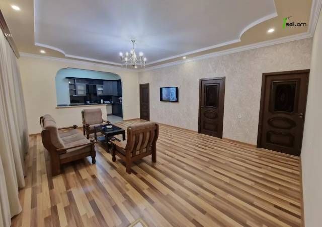 Երկու հարկանի քարե տուն Եղիազարյան փողոցում Աջափնյակում, 350 ք.մ., եվրովերանորոգված