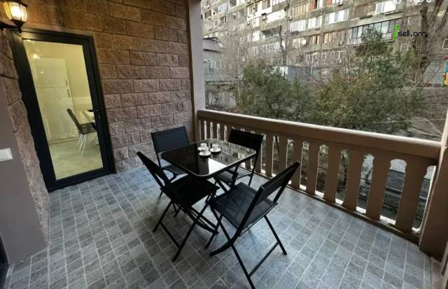 2 սենյականոց բնակարան Սարյանի փողոցում, 75 ք.մ., բարձր առաստաղներ, 2/5 հարկ, եվրովերանորոգված