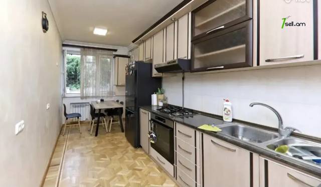 4 սենյականոց բնակարան Դավիթ Մալյան փողոցում, 106 ք.մ., 2/6 հարկ, 2 սանհանգույց, մի քանի պատշգամբ