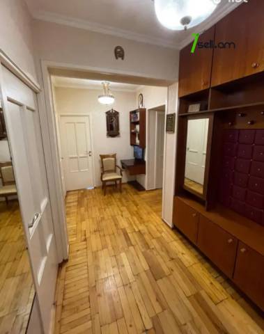 4 սենյականոց բնակարան, Սայաթ-Նովա թաղամաս, 100 քմ, 1/9 հարկ, 2 սանհանգույց, կոսմետիկ վերանորոգում