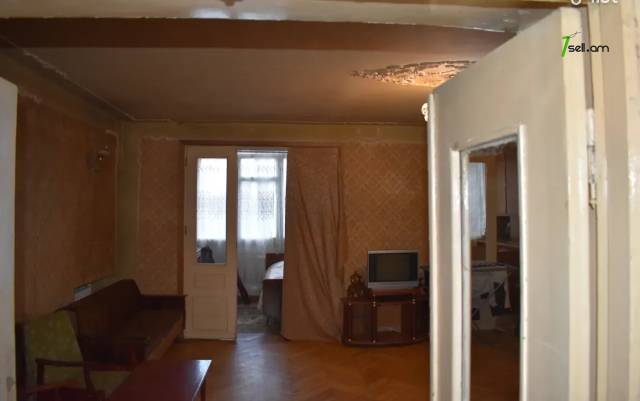 4 սենյականոց բնակարան Լվովյան փողոցում, 76 ք.մ., 1/5 հարկ, քարե շենք