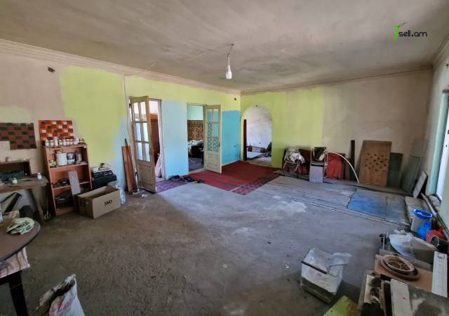 Երկու հարկանի քարե տուն Խորեն Խաչատրյան փողոցում Աջափնյակում, 300 ք.մ., 2 սանհանգույց