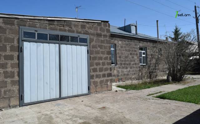 Մեկ հարկանի քարե տուն Մարմաշենում, 141 ք.մ., 2 սանհանգույց, մեծ հողամաս, եվրովերանորոգված