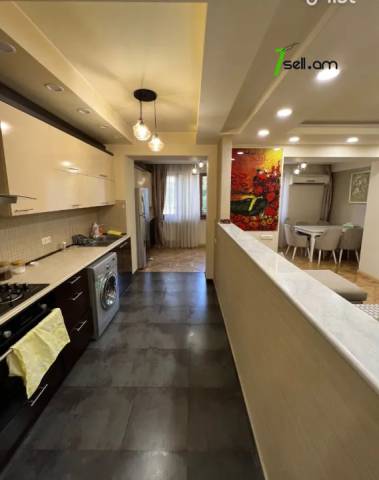 3 սենյականոց բնակարան Տպագրիչների փողոցում, 90 ք.մ., 2/4 հարկ, 2 սանհանգույց, բարձր առաստաղներ