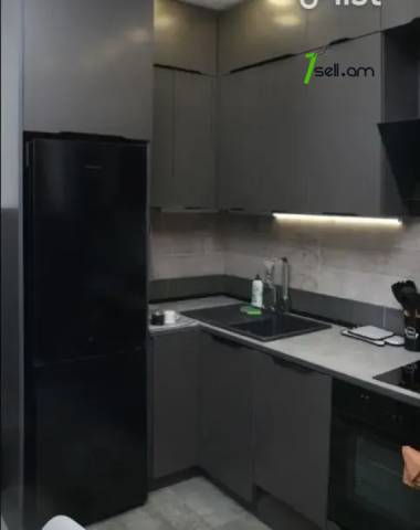 2 սենյականոց բնակարան Աբովյան փողոցում, 42 ք.մ., բարձր առաստաղներ, 4/7 հարկ
