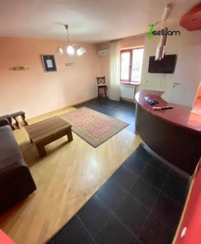 1 սենյականոց բնակարան Հալաբյան փողոցում, 40 քմ, 2/5 հարկ, կապիտալ վերանորոգված, քարե շենք