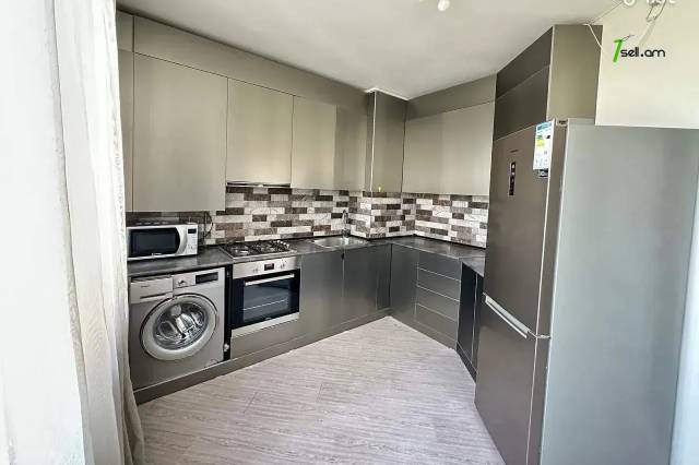 3 սենյականոց բնակարան նորակառույց շենքում, Նորաշեն թաղամաս, 70 ք.մ., կապիտալ վերանորոգված