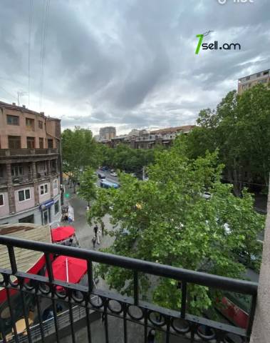 2 սենյականոց բնակարան Մեսրոպ Մաշտոցի պողոտայում, 65 ք.մ., 2 սանհանգույց, բարձր առաստաղներ