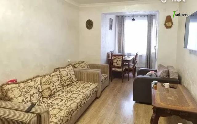 3 սենյականոց բնակարան Բագրատունյաց պողոտայում, 57 ք.մ., 2/4 հարկ, կապիտալ վերանորոգված, քարե շենք