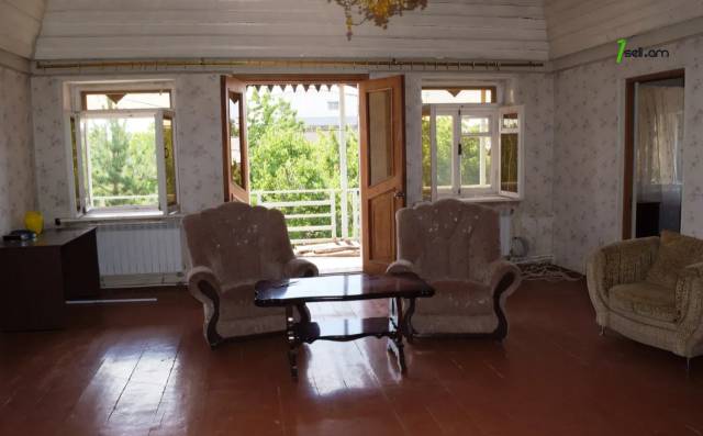 Երկու հարկանի քարե տուն, Պավլովի փողոցի 2-րդ նրբանցք Գյումրիում, 286 ք.մ., 2 սանհանգույց