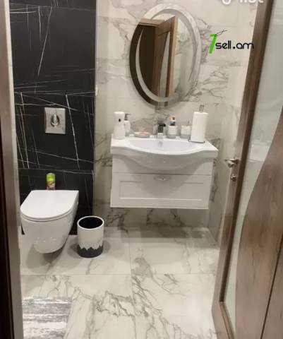 3 սենյականոց բնակարան նորակառույց շենքում կենտրոնում, 131 ք.մ., 5/14 հարկ, 2 սանհանգույց