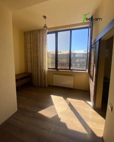 4 սենյականոց բնակարան Կոմիտասի պողոտայում, 91 ք.մ., բարձր առաստաղներ, մի քանի պատշգամբ, 3/5 հարկ