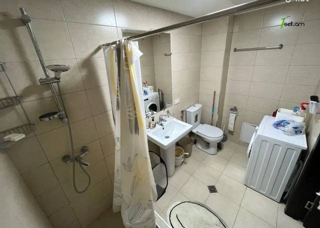 2 սենյականոց բնակարան, Marshal Baghramyan Ave, 45 ք.մ., նախավերջին հարկ, կապիտալ վերանորոգված