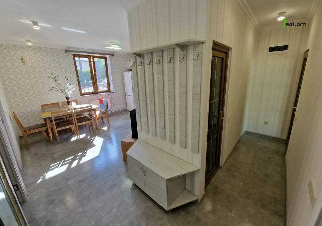 Երկու հարկանի քարե ամառանոց, Ջրվեժ թաղամաս Ջրվեժում, 800 ք.մ., 2 սանհանգույց, կապիտալ վերանորոգված