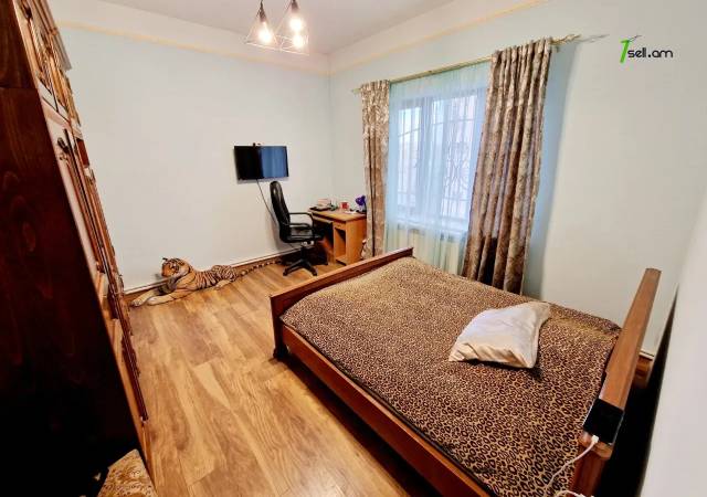 Երկու հարկանի տուն Հրաչյա Աճառյան փողոցում Ավանում, 440 ք.մ., 2 սանհանգույց, կապիտալ վերանորոգված