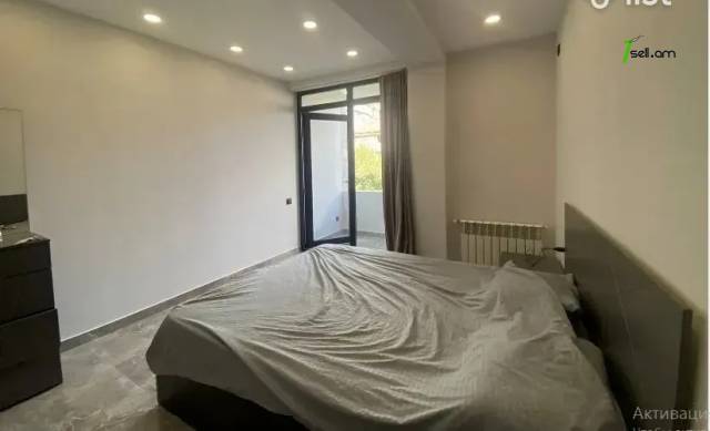 3 սենյականոց բնակարան Սունդուկյան փողոցում, 80 ք.մ., նախավերջին հարկ, մի քանի պատշգամբ