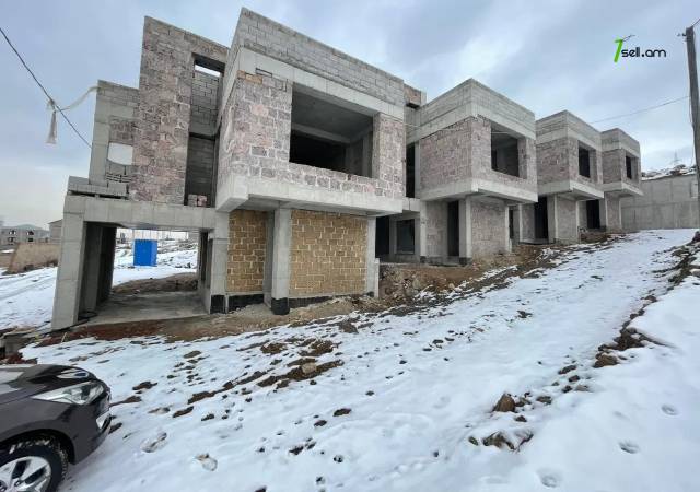 Երկու հարկանի թաունհաուզ Պետրոս Դուրյանի փողոցում Ավանում, 140 ք.մ.