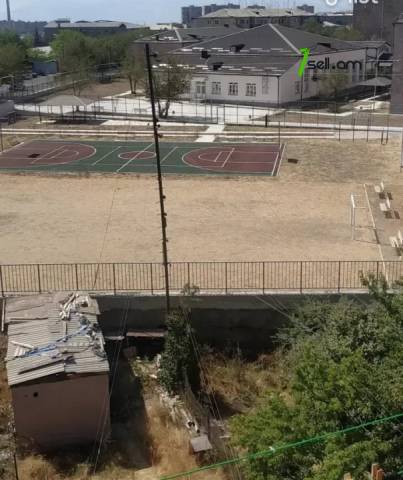 3 սենյականոց բնակարան Գյուլիքևխյան փողոցում, 80 ք.մ., քարե շենք