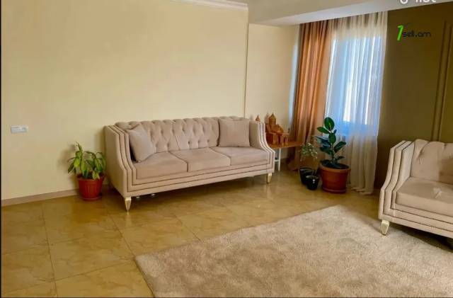 3 սենյականոց բնակարան Պետրոս Դուրյանի 1-ին փողոցում, 87 քմ, եվրովերանորոգված