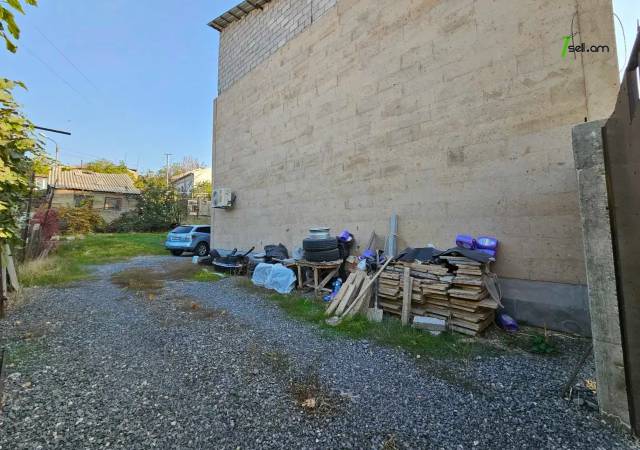 Երկու հարկանի քարե տուն Նոր Արեշի 37րդ փողոցում Էրեբունիում, 855 ք.մ., 2 սանհանգույց