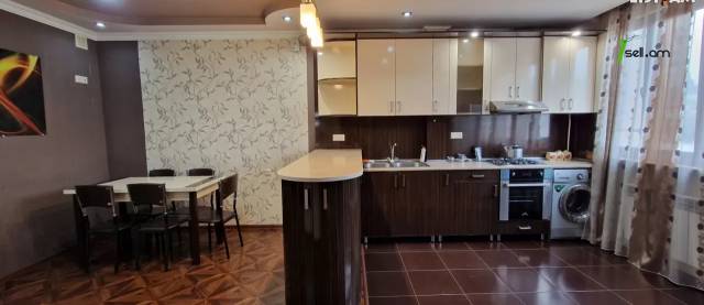 3 սենյականոց բնակարան Սայաթ-Նովայի պողոտայում, 90 ք.մ., 2 սանհանգույց, 6/10 հարկ, եվրովերանորոգված