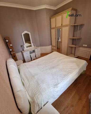 Երկու հարկանի քարե տուն Մելքումովի փողոցում Դավիթաշենում, 600 ք.մ., 3+ սանհանգույց, եվրովերանորոգված