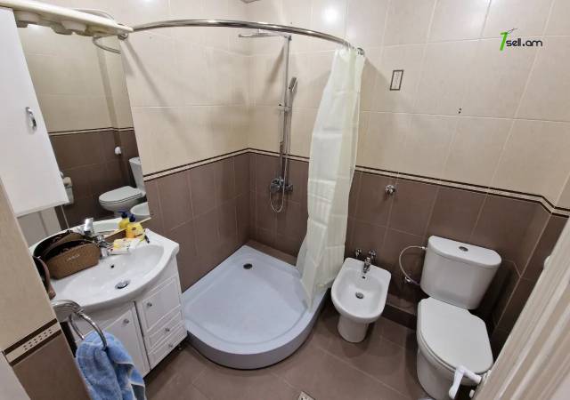 Երկու հարկանի քարե տուն Դավիթ Բեկի փողոցում Էրեբունիում, 650 քմ, 3+ սանհանգույց, եվրովերանորոգված