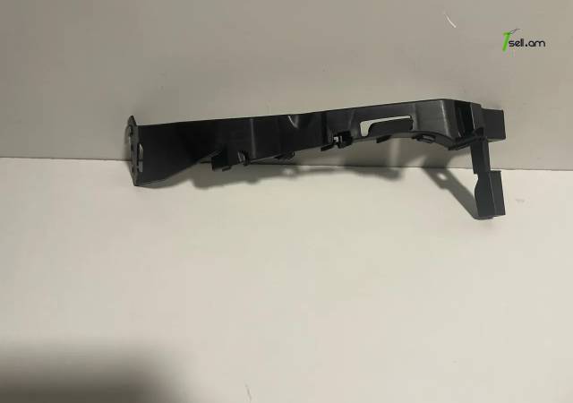 Mazda CX-30 Աջ լուսարձակի սալյասկա (2019-2023)