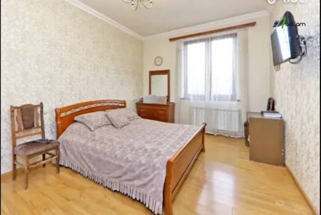 Երկու հարկանի քարե տուն Մոլդովական փողոցում Նոր Նորքում, 275 քմ, 2 սանհանգույց, կապիտալ վերանորոգված