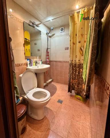 3 սենյականոց բնակարան, Safaryan St, 64 ք.մ., 3/5 հարկ, եվրովերանորոգված, քարե շենք