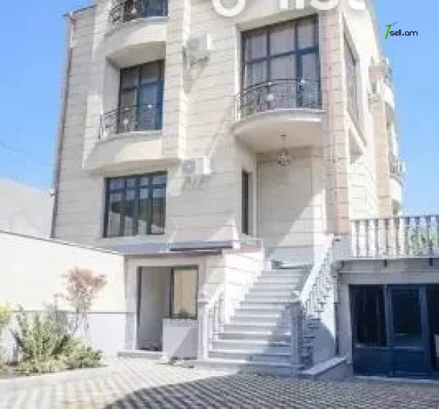 Երեք հարկանի տուն Նար-Դոսի փողոցում կենտրոնում, 1000 ք.մ., 3+ սանհանգույց