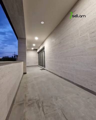 Երկու հարկանի քարե տուն Մուրացանի փողոցում Էրեբունիում, 220 ք.մ., 3+ սանհանգույց