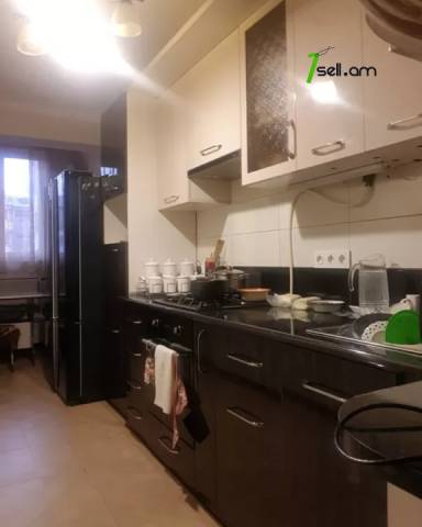 3 սենյականոց բնակարան Մինաս Ավետիսյան փողոցում, 78 ք.մ., նախավերջին հարկ, կապիտալ վերանորոգված